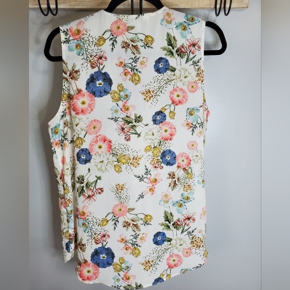 Sleeveless floral blouse - Picture 2 of 4